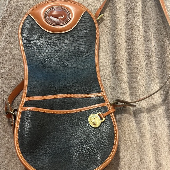 Vintage Dooney and Burke crossbody bag. - Picture 4 of 5